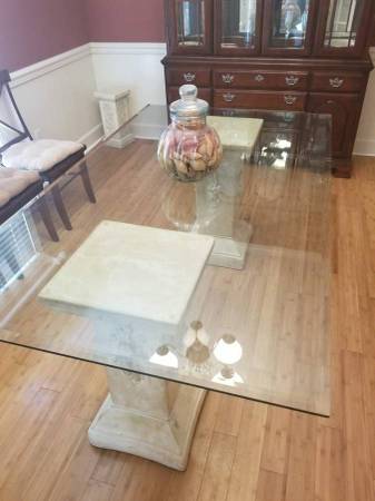 Dining table glass and pedestal.FREE!