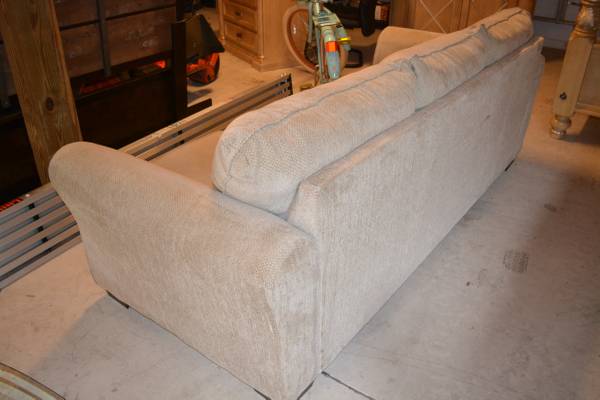 Free Light-Colored Couch (Lake Helen)