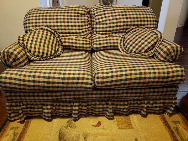 Vintage country love seat (Frisco)