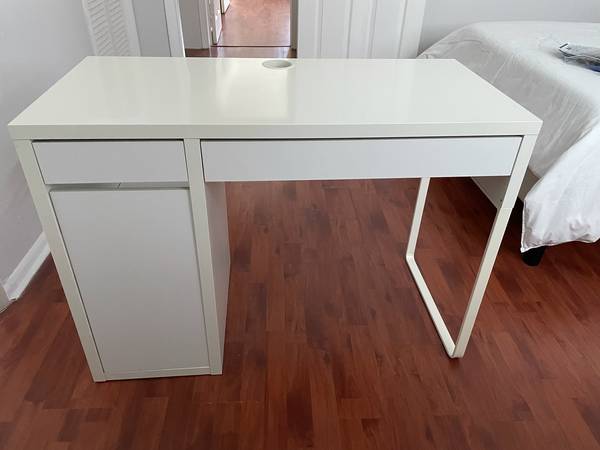 White Desk- Ikea (North Bay Village-Miami Beach)