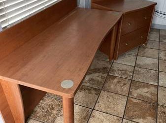 FREE ! Desk and File Cabinet from Office Depot (apopka)