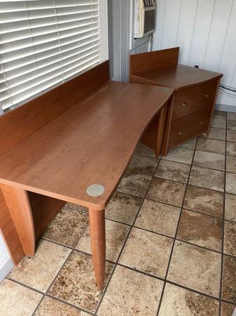 FREE ! Desk and File Cabinet from Office Depot (apopka)