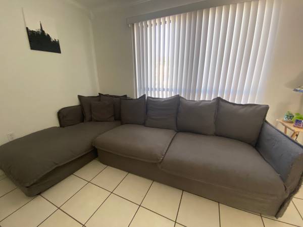 Sofa gratis, FREE 2 piece sectional. (Miami)