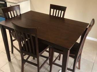 Free Table and Chairs (Orlando)