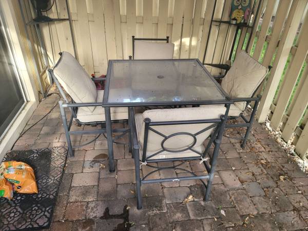 Free Patio Set (Table and 4 Chairs) (Fort Lauderdale)
