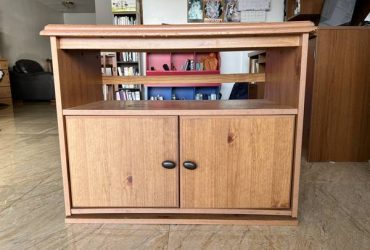 Swivel TV stand – (Fontainebleau Blvd)