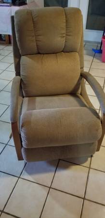 Lot of Free Furniture (Kissimmee)