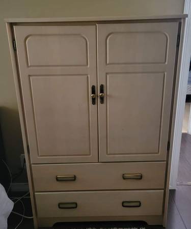 Dressers for FREE.