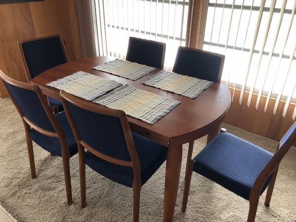 FREE Living room furnishing pieces (Venice)