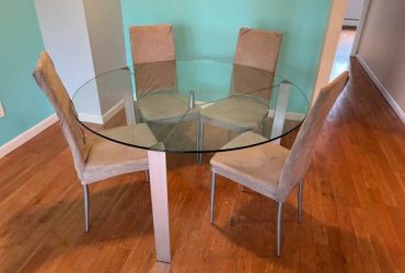 FREE Glass table with 4 chairs (Flushing (near kissena park))