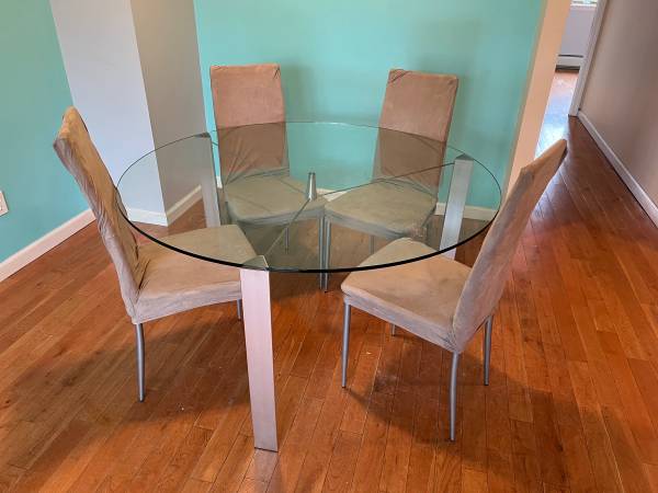 FREE Glass table with 4 chairs (Flushing (near kissena park))