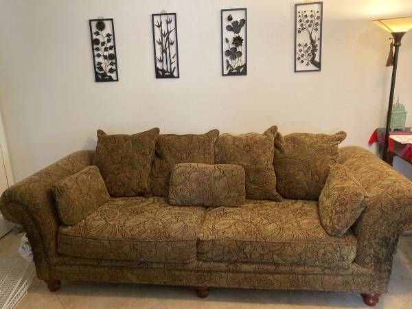 Free Big Comfy Couch (Downtown Orlando)