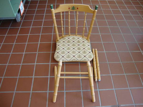 Broken Chair – FREE (1422 Hypoluxo Rd, Lantana FL)