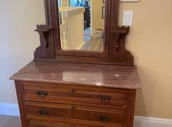 Vintage marble topped dresser with mirror (West Miramar)