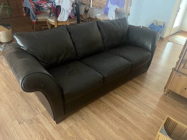 7 ft Leather Sofa (LIGHTHOUSE POINT)