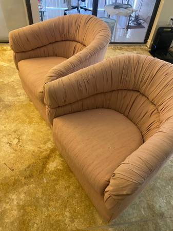 2 Chairs – FREE (Boynton Beach)