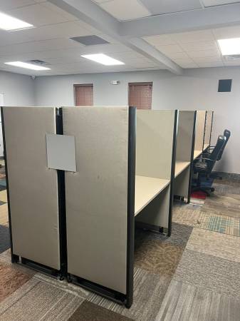 8 Free Cubicles – Heavy Duty and Good Condition! (Fort Lauderdale, FL)
