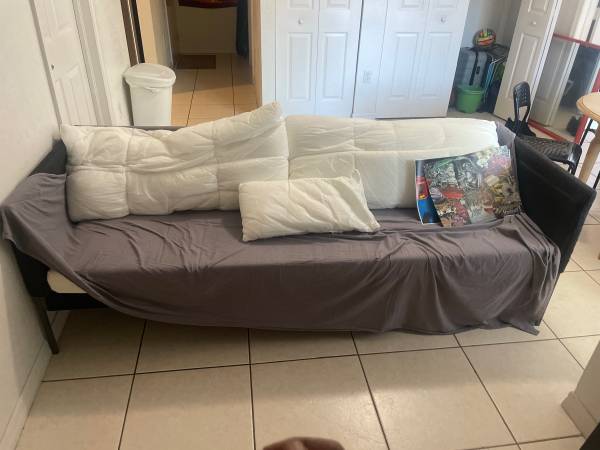 Moving Away, Free Furniture Must Come Pick Up Before Wednesday (Miami Calle Ocho & SW 5th Ave / Little Havana)