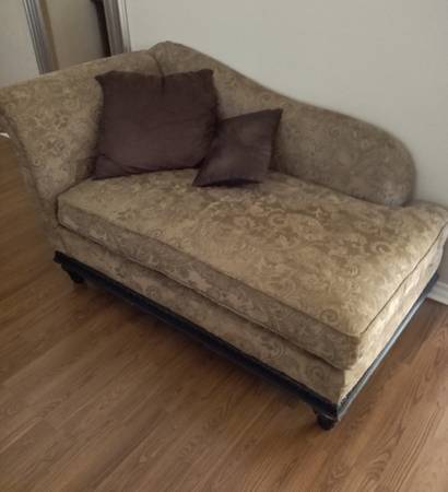 FREE Schnadig Chaise Lounge & Box of household items (Richmond)