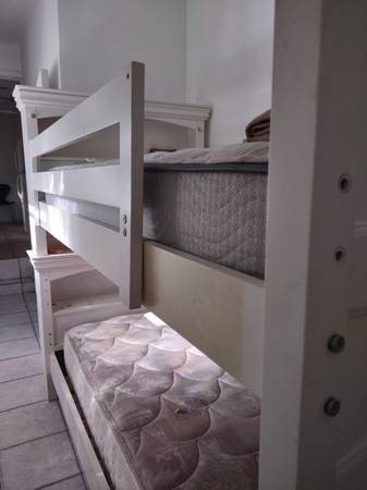 Free bunk bed (North Miami)