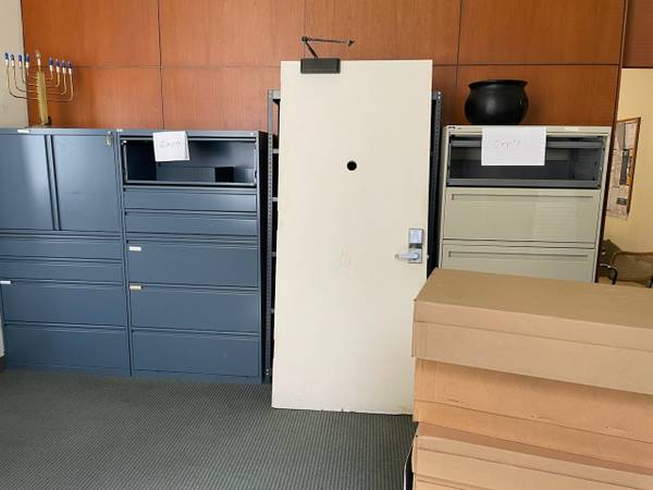 Free Metal Cabinets (Good for Scrappers) (Downtown Miami)