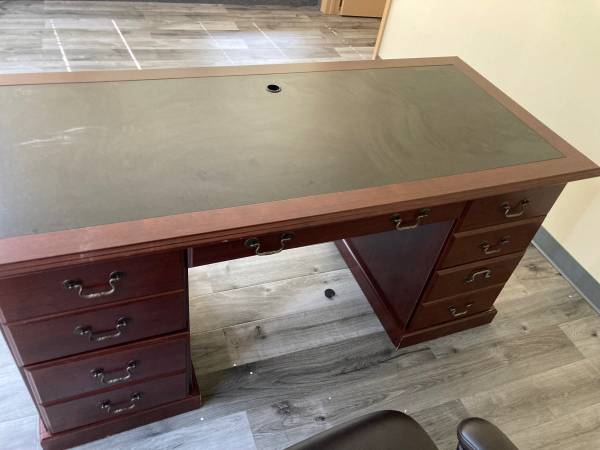 FREE Executive Desk and Chairs FREE Refrigerator (Coral Way and 18th Avenue Miami)