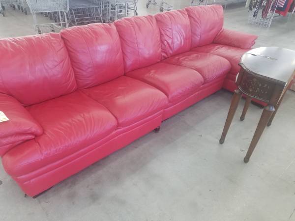 Red leather couch (Orlando)