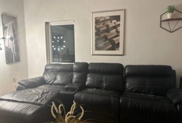 Free couch! real leather, to a good home only (Miami)