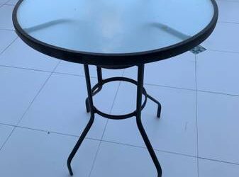 Bistro table free (Aventura)