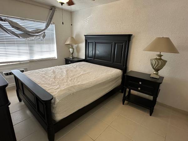 Bedroom set – queen (Lauderdale by the sea)