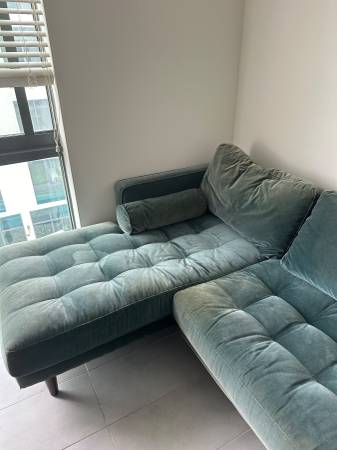ARTICLE SECTIONAL COUCH (MIAMI)