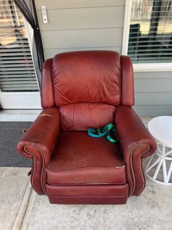 Leather recliner (Atlanta)