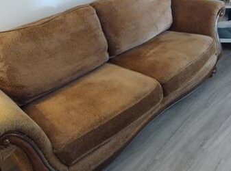 Free Sofa in Excellent condition (Plantation)