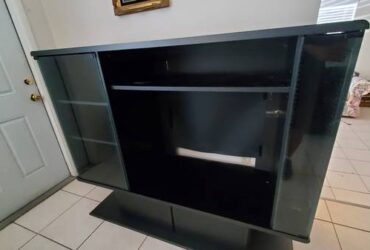 FREE TV Stand (Town N Country)