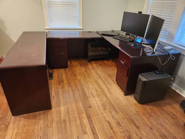 Large, sturdy desk (Atlanta)