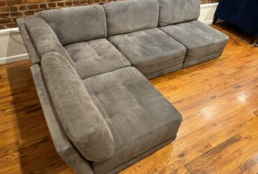 free 4 piece sectional couch (Franklin Ave) NY