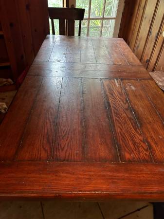 Country style dining room set (Sanford)