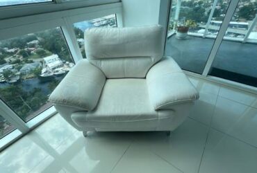 Free white leather couch (Miami)