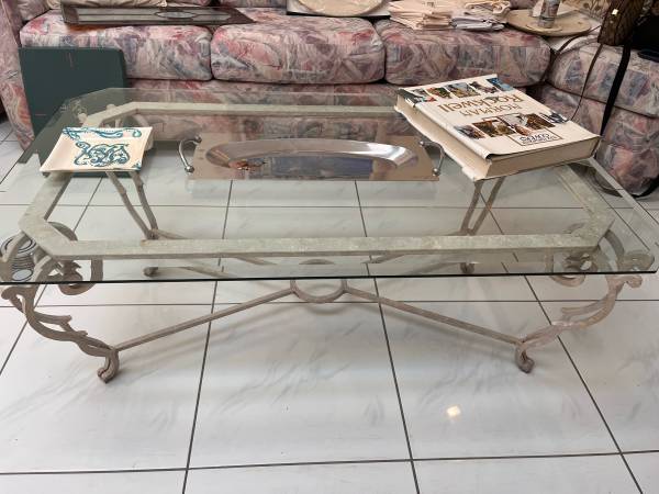 Free coffee table (Delray Beach)