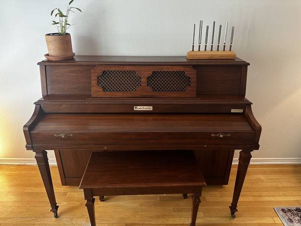 Free upright piano (Fort Lauderdale, Fl)
