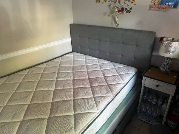 FULL SIZE BED & MATTRESS (USED/FREE)