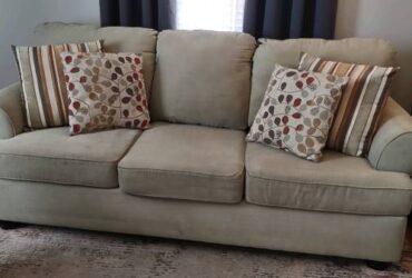 Livingroom Set Sofa and Recliner FREE (Seminole)