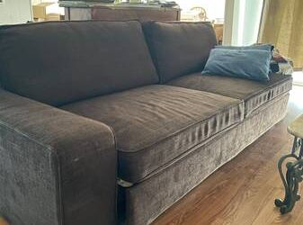 Sofa w/ pull out trundle bed 100” (Davie, Fl)