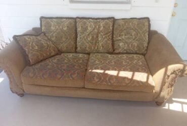 Free couch (St Petersburg)