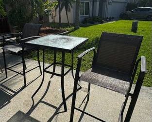 Free chair table and cabinet (Tampa)