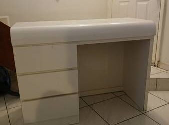 White Desk with Drawers (Westchester)