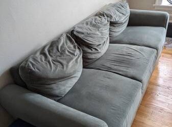 Free couch (lightweight)! (Rogers Park)
