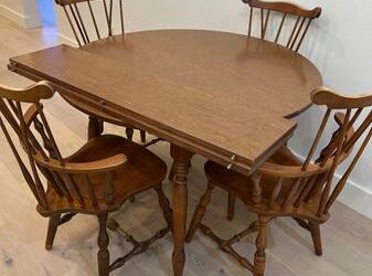 Free 42” round dining table and chairs (SAFETY HARBOR)