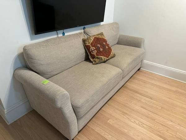 Curb alert: sofa (Bed stuy)