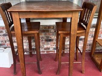 High table and chairs (Winter park)
